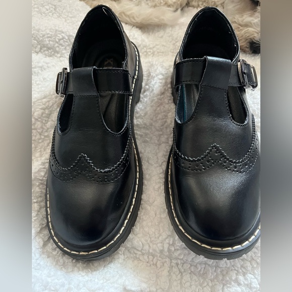 Shoes - Womens Black T-Strap Mary Jane Shoes